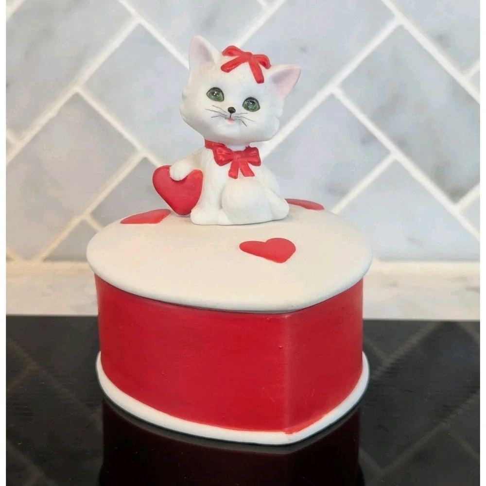 Lefton 1985 Hand Painted Bisque Porcelain Cat Trinket Box With Lid Heart Shaped